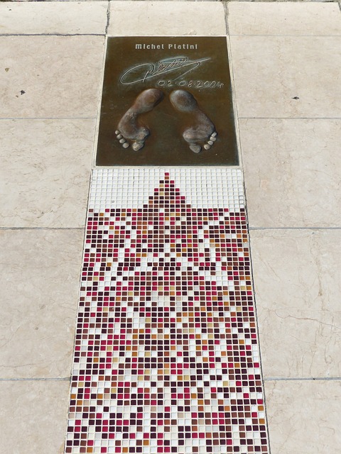 度遭到冲击 度遭到冲击