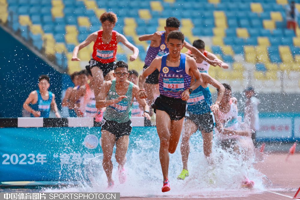 詹姆斯25+8领湖人力克灰熊稳固西部第四地位.