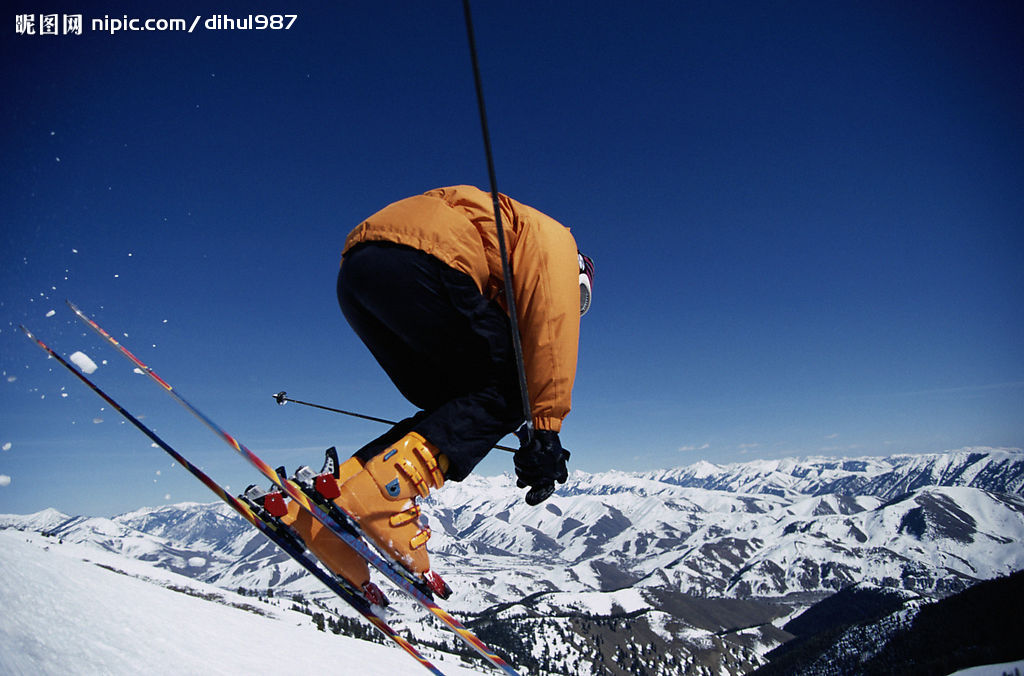 全北现代主场比赛第28分钟，现场球迷为孙准浩送上掌声.